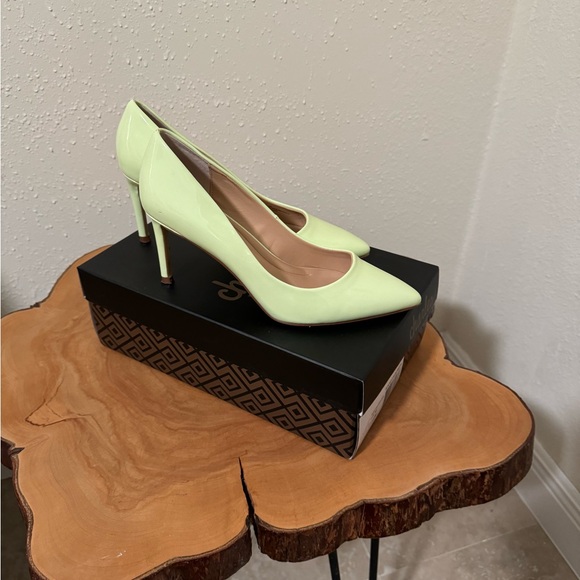 Charles By Charles David Sublime Pump - Picture 9 of 14